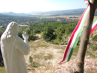 Áldást osztó Jézus szobor